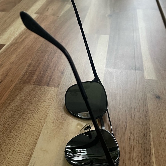 Ray-Ban Black Aviator Sunglasses - Picture 4 of 7